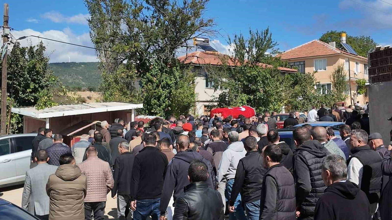 MANİSA'NIN SOMA İLÇESİNDEKİ ÖZEL BİR MADEN OCAĞINDA MEYDANA GELEN GÖÇÜKTEHAYATINI KAYBEDEN 5...