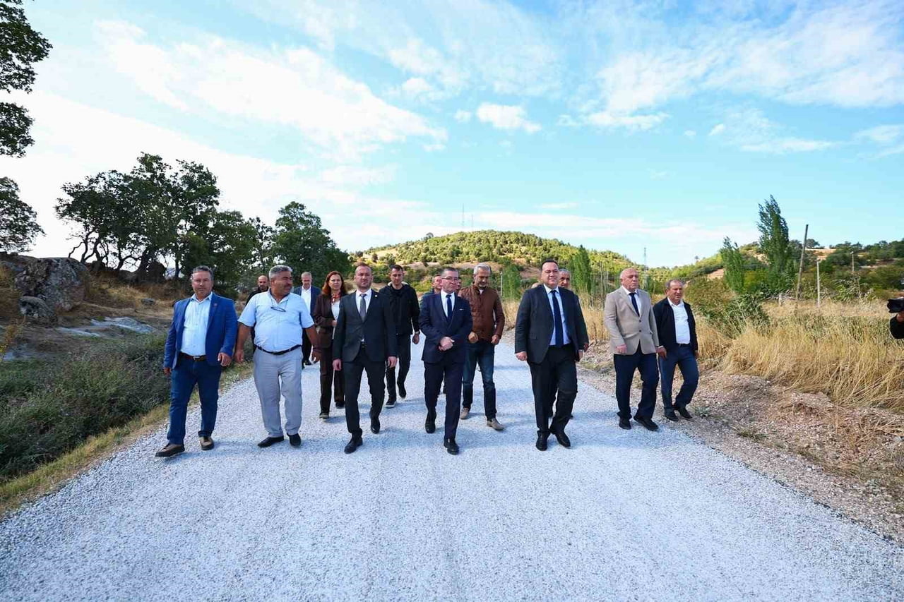 MANİSA BÜYÜKŞEHİR BELEDİYE BAŞKANI BESİM DUTLULU, DEMİRCİ’DE 12 MAHALLEYİ BİRBİRİNE BAĞLAYAN 46...