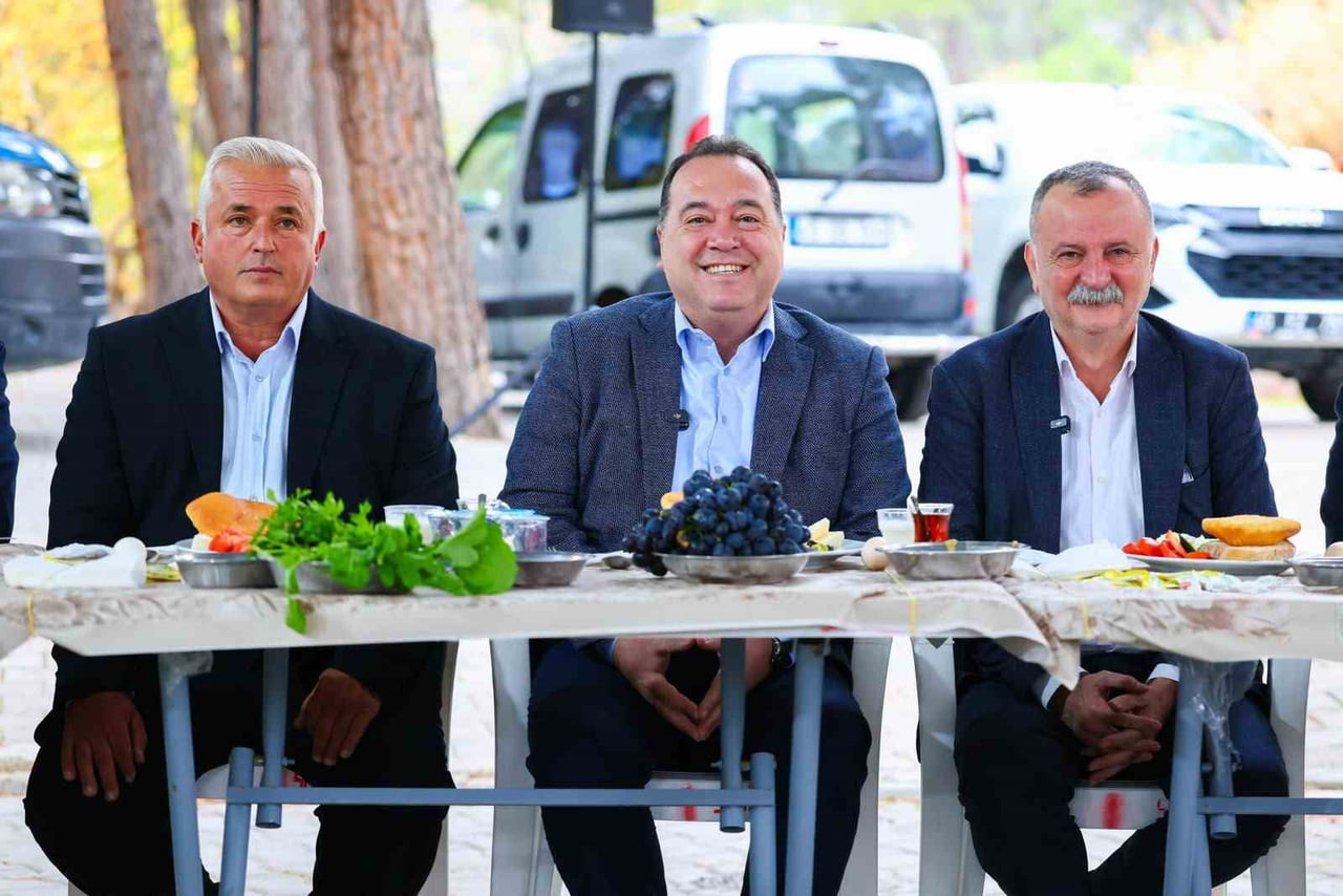 MANİSA BÜYÜKŞEHİR BELEDİYE BAŞKANI BESİM DUTLULU, YUNUSEMRE İLÇESİNİN YUNTDAĞI BÖLGESİNDEKİ...