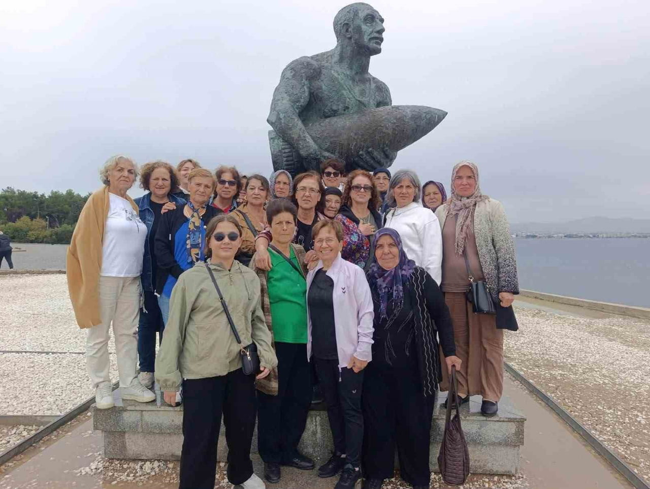 MANİSA BÜYÜKŞEHİR BELEDİYESİ İLE SARIGÖL BELEDİYESİ İŞ BİRLİĞİNDE DÜZENLENEN GEZİYE KATILAN...