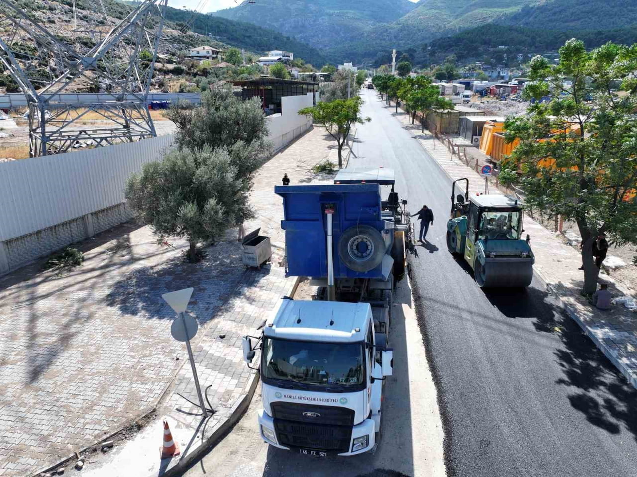 MANİSA BÜYÜKŞEHİR BELEDİYESİ, YUNUSEMRE İLÇESİNE BAĞLI EMLAKDERE MAHALLESİ’NDE YUKARI VE AŞAĞI...
