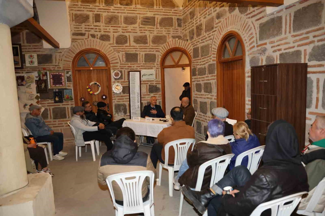 MANİSA’DA HER HAFTA TARİHİ KURŞUNLU HAN’DA DÜZENLENEN ŞİİR EVİ ETKİNLİKLERİ’NDE BU HAFTA KENTİN...