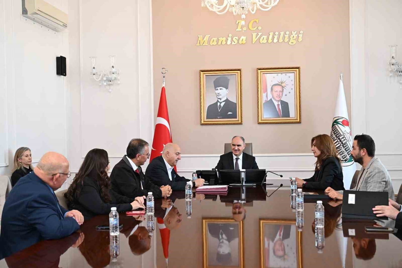 MANİSA’DA KORUMA VE BAKIM ALTINDAKİ ÇOCUKLARIN AİLE ORTAMINA YAKIN KOŞULLARDA BÜYÜMESİNİ...