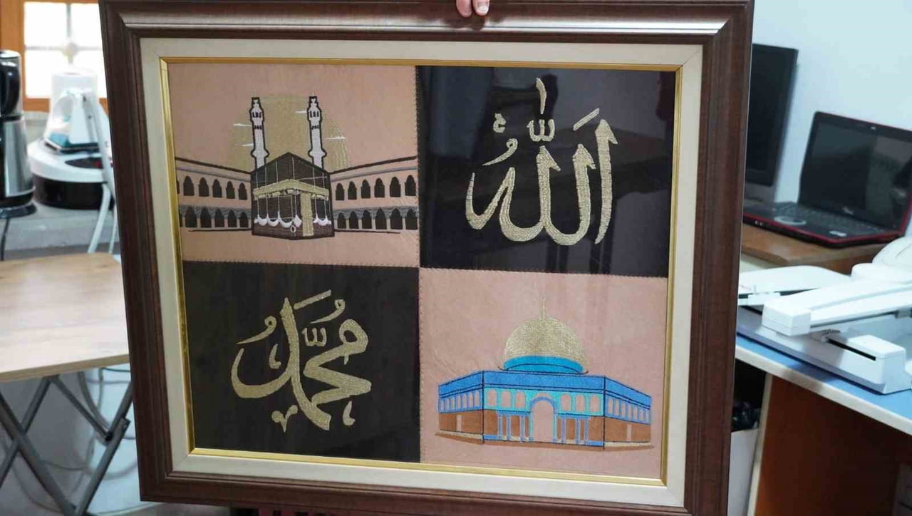 MANİSA’DA MAKİNE NAKIŞI EĞİTMENLİĞİ YAPAN BİLGİN BARUTÇU, SABAH NAMAZINA YAKIN RÜYASINDA GÖRDÜĞÜ...