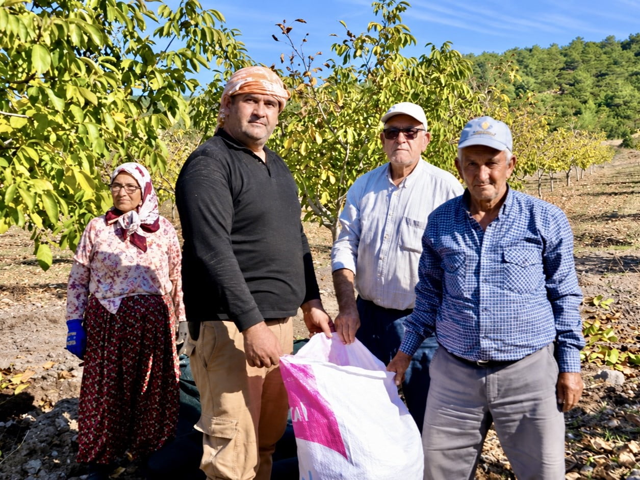 MANİSA’NIN AKHİSAR İLÇESİNDE ORMAN KÖYLÜLERİNİN EKONOMİK KALKINMASINI DESTEKLEMEK AMACIYLA HAYATA...