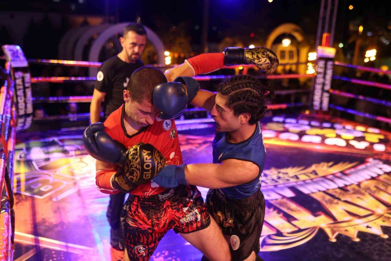 MANİSA’NIN ALAŞEHİR İLÇESİNDE DÜZENLENEN GELENEKSEL MUAYTHAİ GECESİ, 11 İLDEN 18 ELİT MİLLİ...