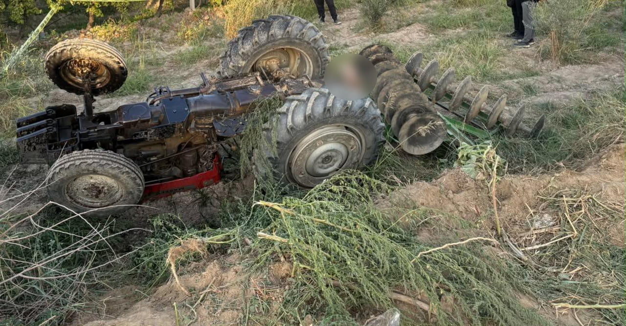 MANİSA’NIN ALAŞEHİR İLÇESİNDE ÜZÜM BAĞINDA TRAKTÖRLE ÇİFT SÜRERKEN DEVRİLEN ARACIN ALTINDA KALAN...