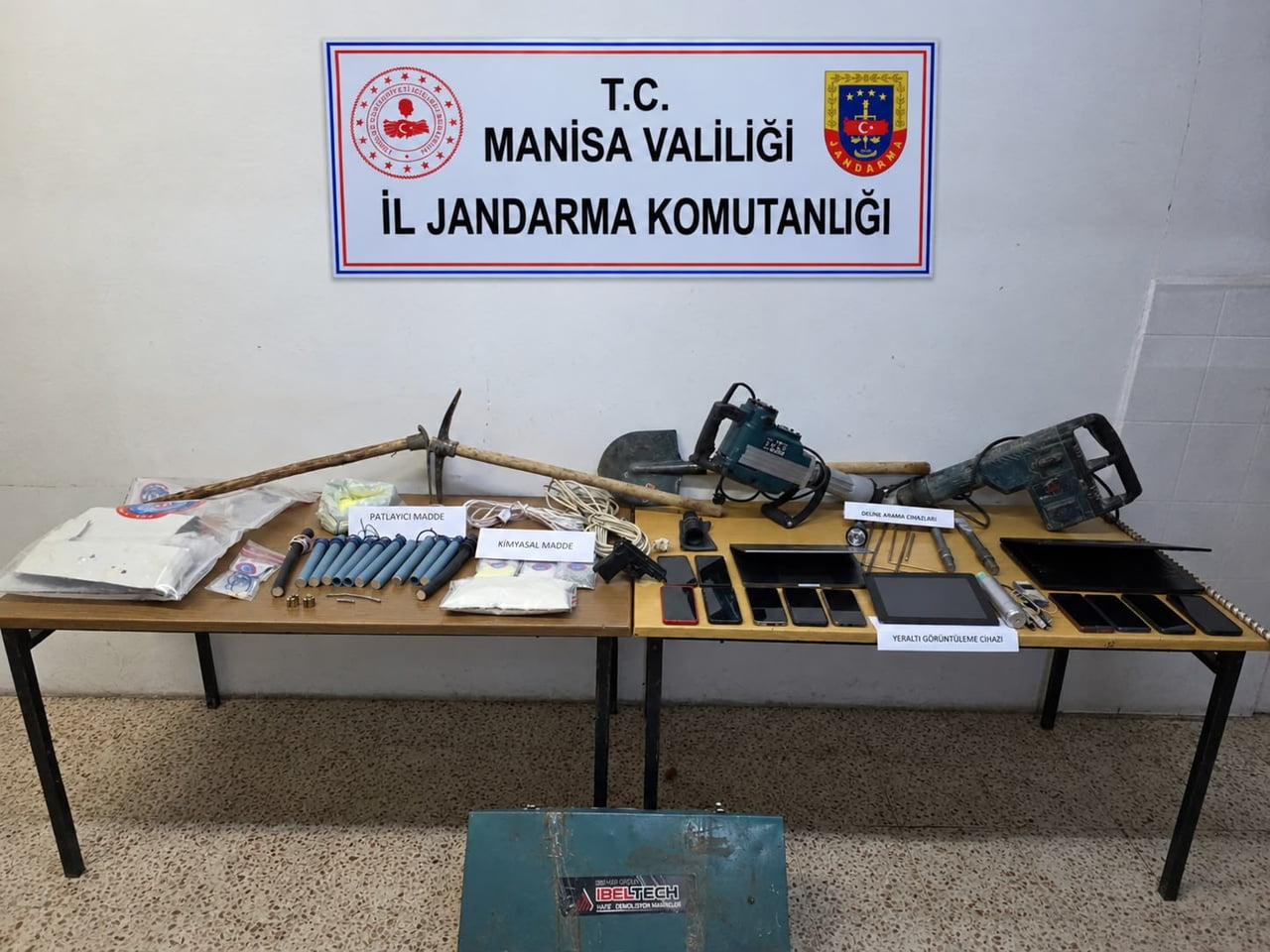 MANİSA’NIN GÖRDES İLÇESİNDE DEFİNE ARAMAK AMACIYLA PATLAYICI MADDE VE İŞ MAKİNESİ KULLANILARAK...