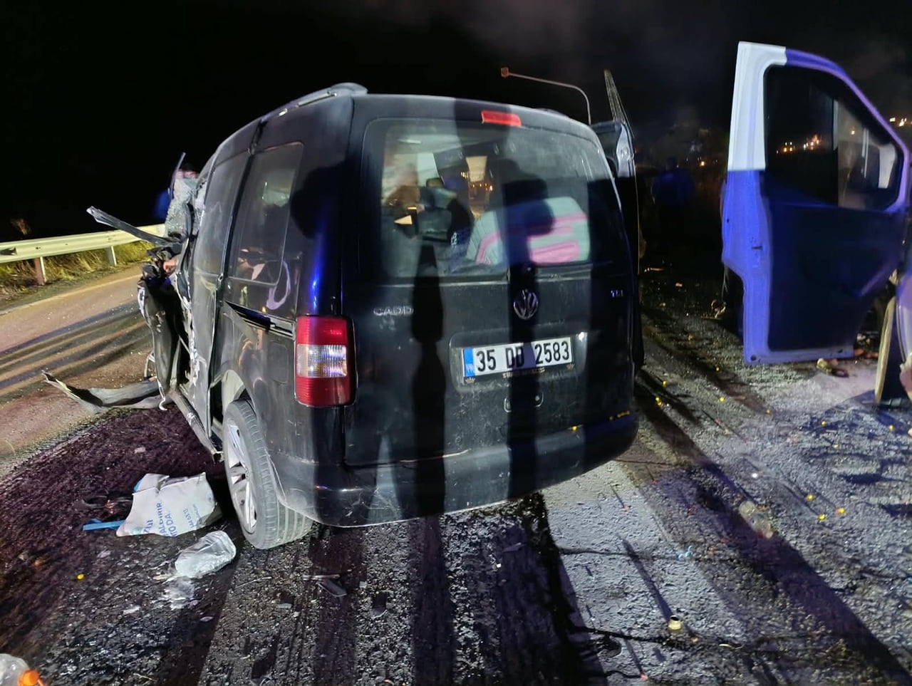 MANİSA’NIN KULA İLÇESİNDE HAFİF TİCARİ OTOMOBİL, TRANSİT VE KAMYONETİN KARIŞTIĞI ZİNCİRLEME TRAFİK...