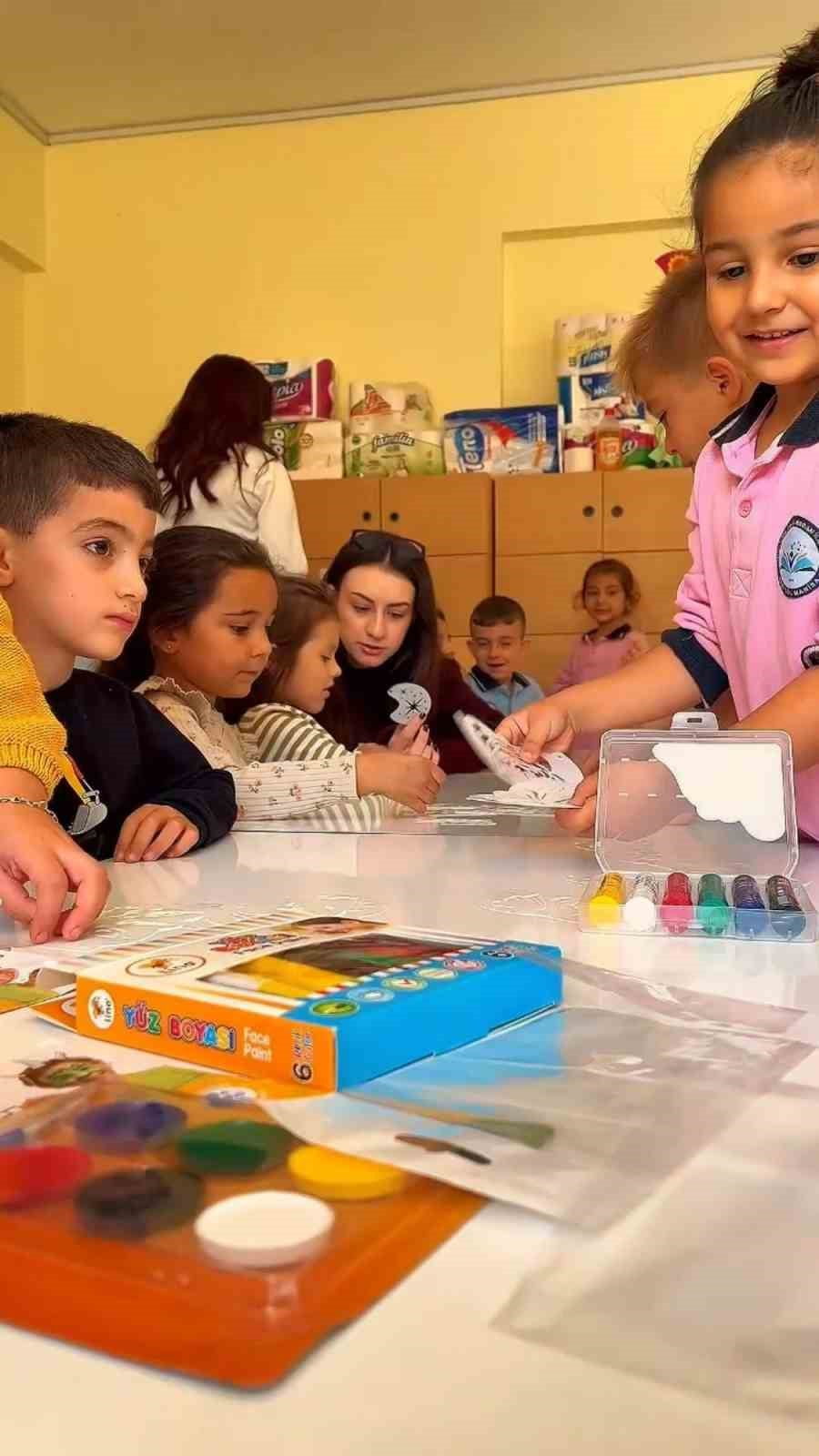 MANİSA’NIN SARIGÖL İLÇESİNDE, GSB YURDUNDA KALAN ÜNİVERSİTELİ KIZ ÖĞRENCİLER, "OYUN ARKADAŞIM...