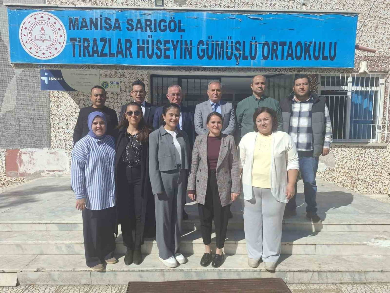 MANİSA’NIN SARIGÖL İLÇESİNDE İLÇE MİLLİ EĞİTİM MÜDÜRÜ YILDIRAY DEMİRTAŞ VE BERABERİNDEKİ HEYET...