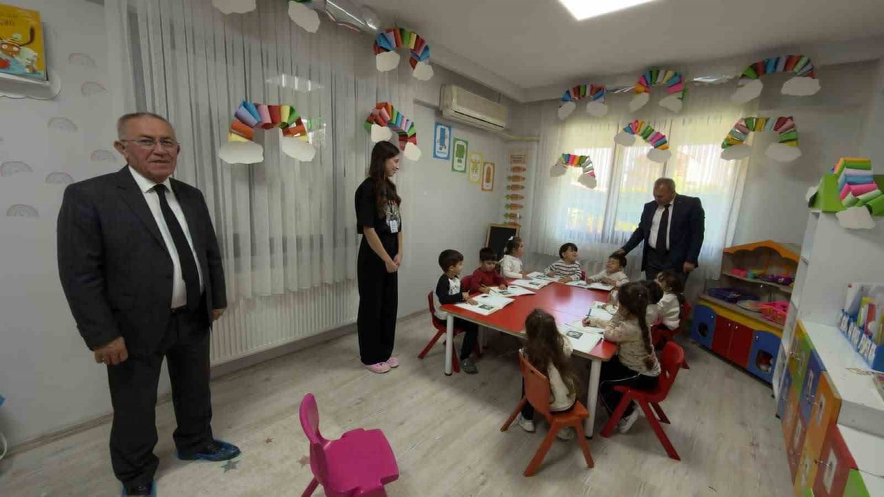 MANİSA’NIN SARIGÖL İLÇESİNDE İLÇE MİLLİ EĞİTİM MÜDÜRÜ YILDIRAY DEMİRTAŞ VE ŞUBE MÜDÜRÜ MUHİTTİN...