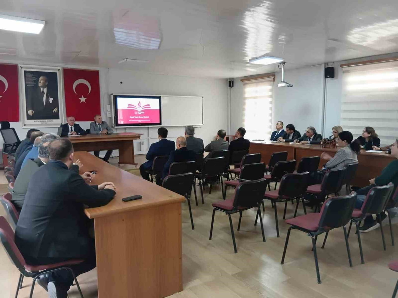 MANİSA’NIN SARIGÖL İLÇESİNDE, ORTAOKUL VE LİSE MÜDÜRLERİNİN KATILIMIYLA ORTAK YAZILI SINAV SİSTEMİ...
