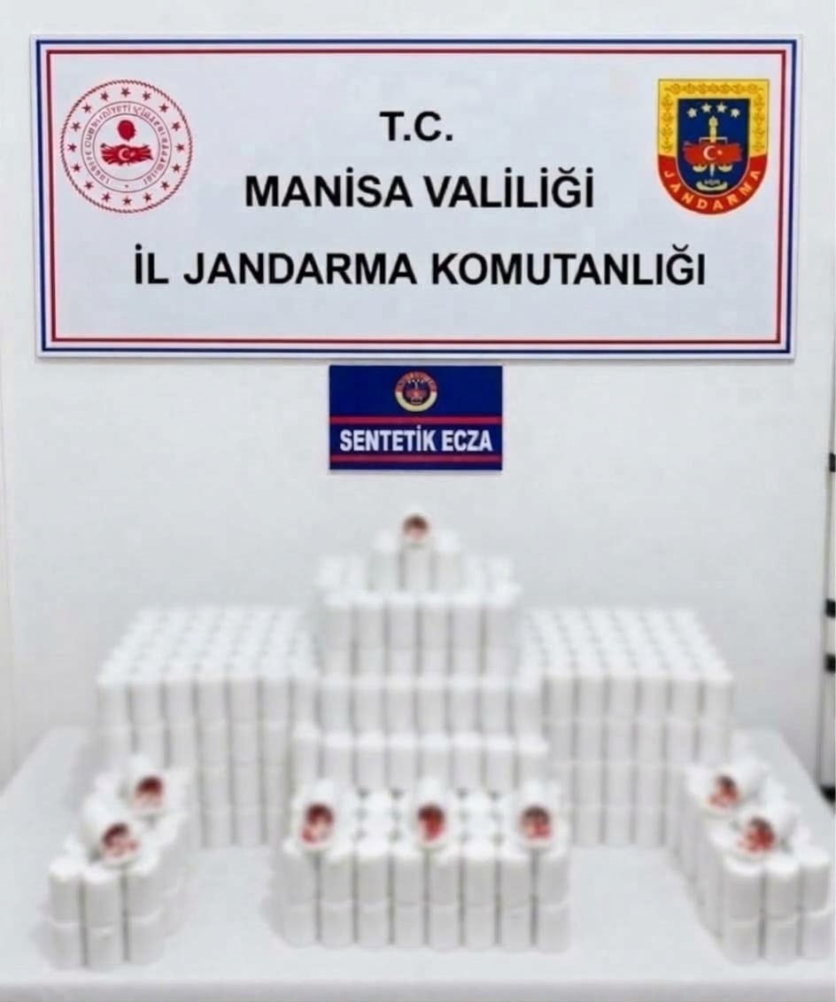 MANİSA’NIN ŞEHZADELER İLÇESİNDE JANDARMA EKİPLERİNCE BİR ADRESE DÜZENLENEN OPERASYONDA 42 BİN 534...