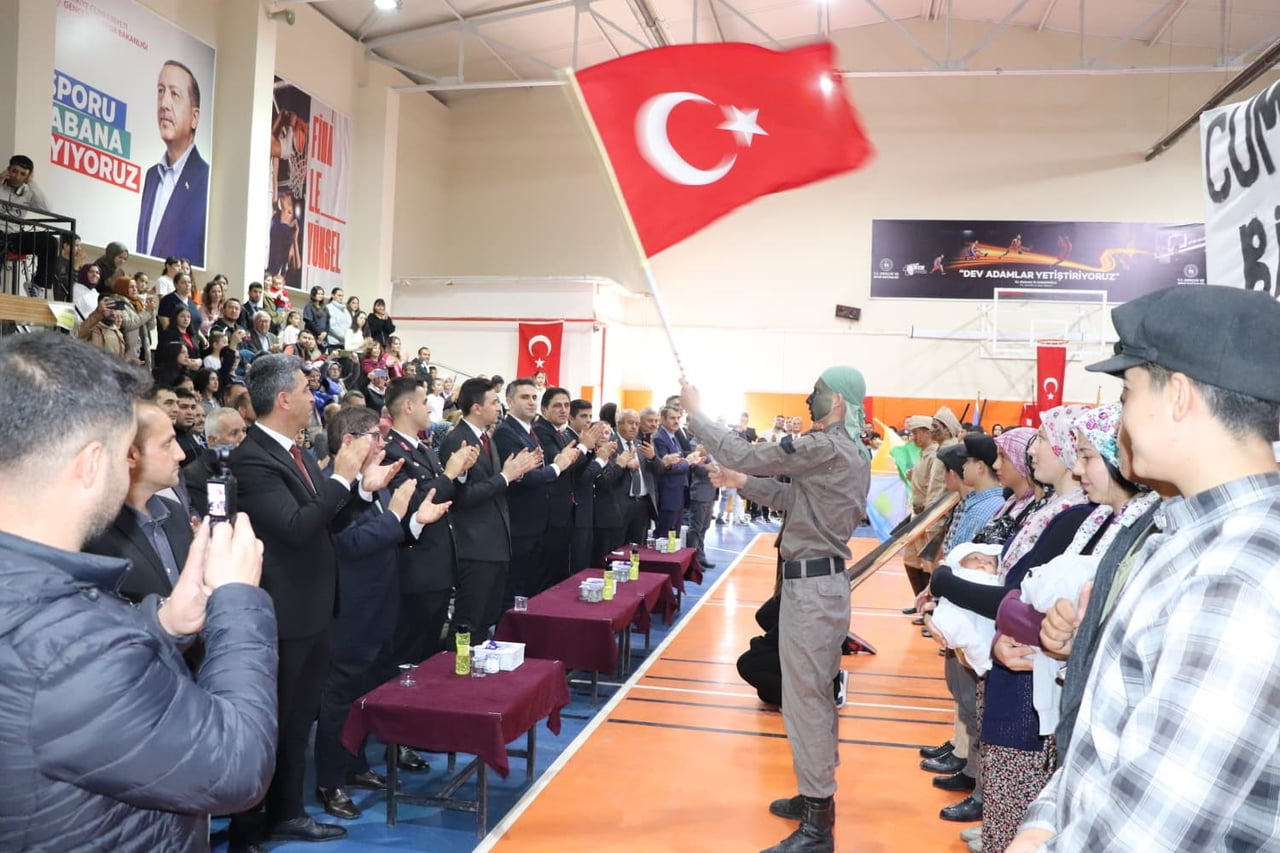MANİSA’NIN SELENDİ İLÇESİNDE CUMHURİYET’İN İLANININ 103. YIL DÖNÜMÜ DOLAYISIYLA DÜZENLENEN TÖRENDE...