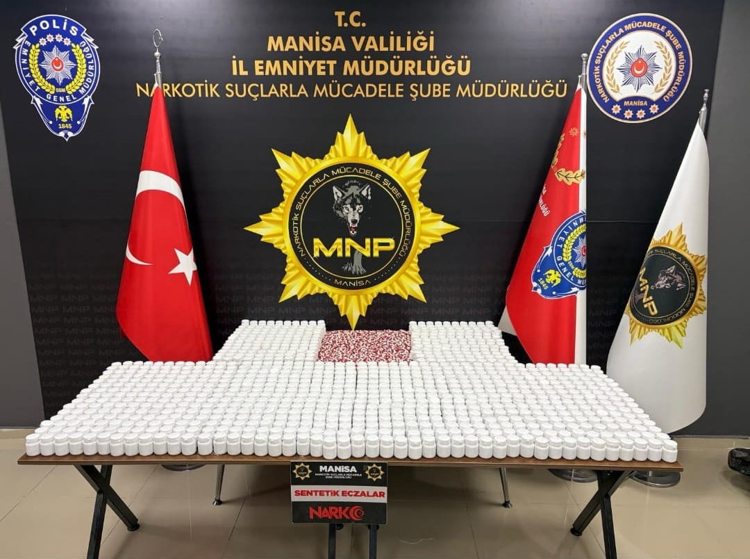 MANİSA’YA YÜKLÜ MİKTARDA UYUŞTURUCU MADDE GETİRECEKLERİ BELİRLENEN 3 ŞÜPHELİ YAKALANDI....