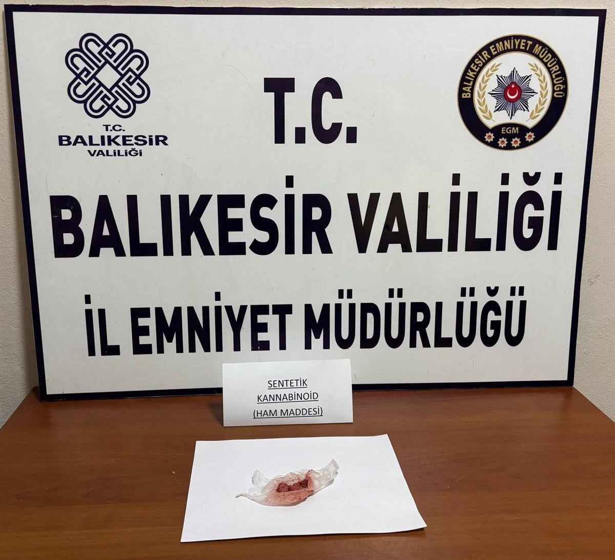 MANYAS'TA UYUŞTURUCU OPERASYONU: 2 ŞÜPHELİ GÖZALTINA ALINDI