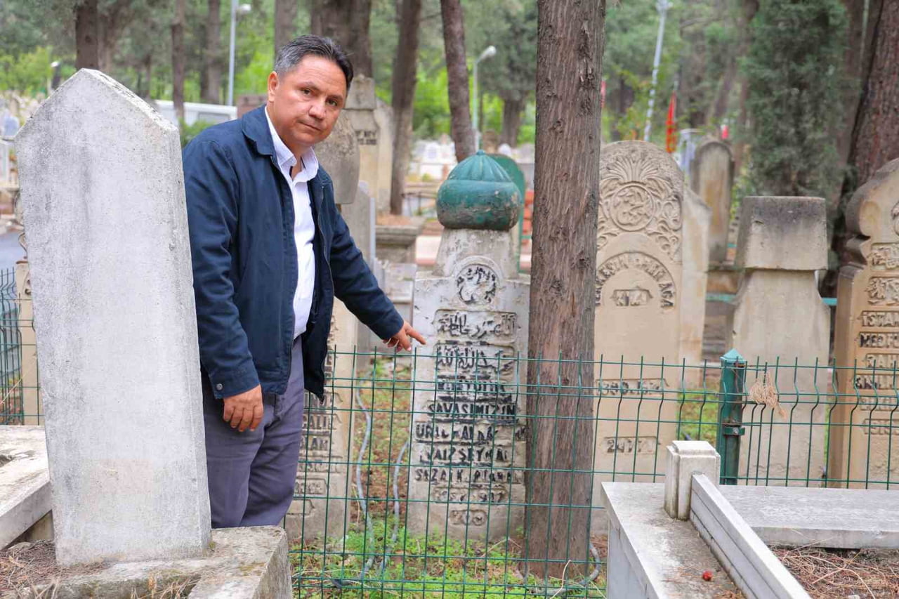 MARAŞ MİLLİ MÜCADELE DÖNEMİ KAHRAMANLARINDAN ŞEYH ALİ SEZAİ EFENDİNİN ARAPÇA MEZAR TAŞI NEDENİYLE...