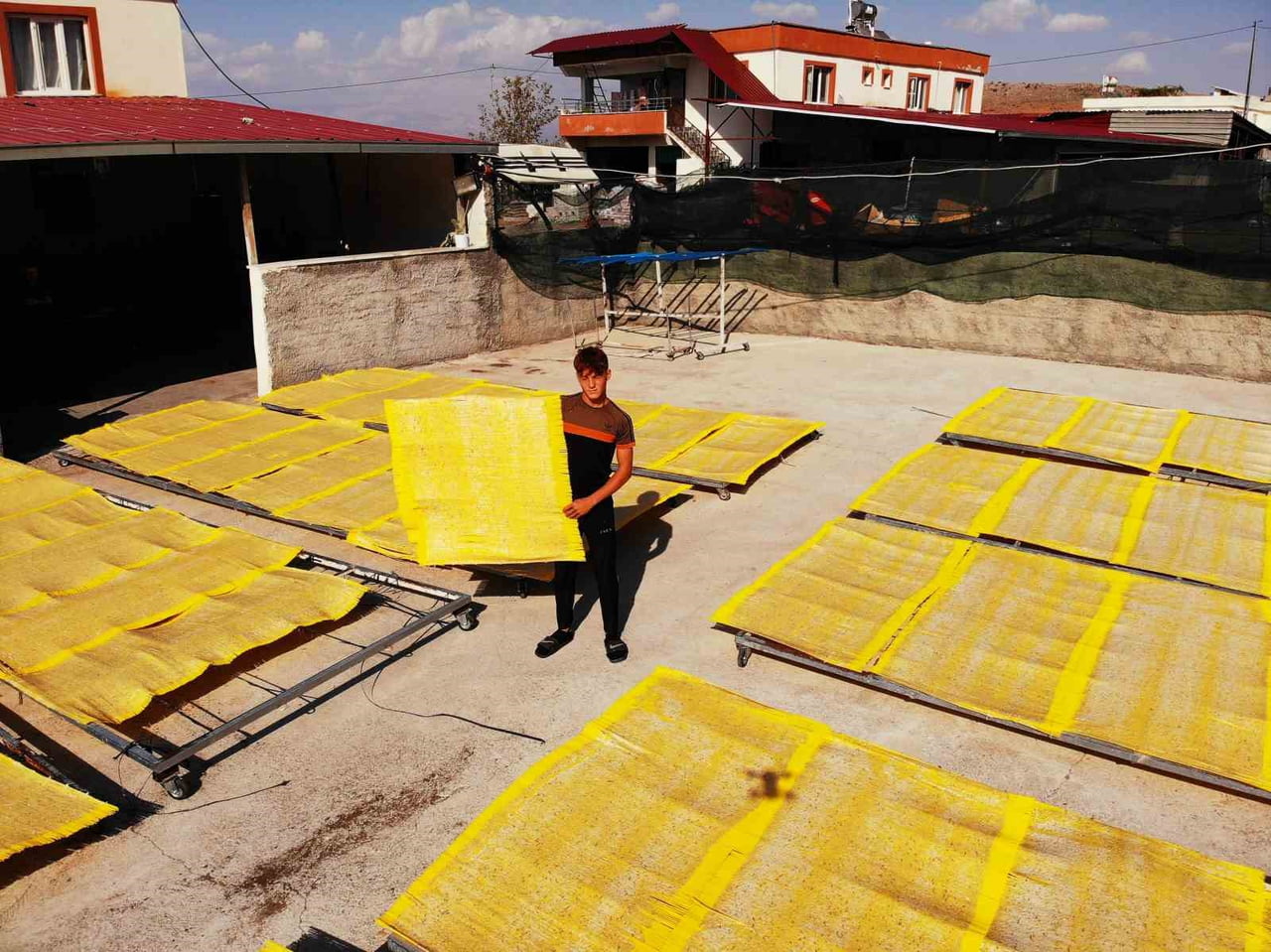 MARAŞ TARHANASINDA 145 İŞLETMEDE GERÇEKLEŞTİRİLEN ÜRETİMDE YAKLAŞIK 3 BİN 650 TONLUK REKOLTEYE...