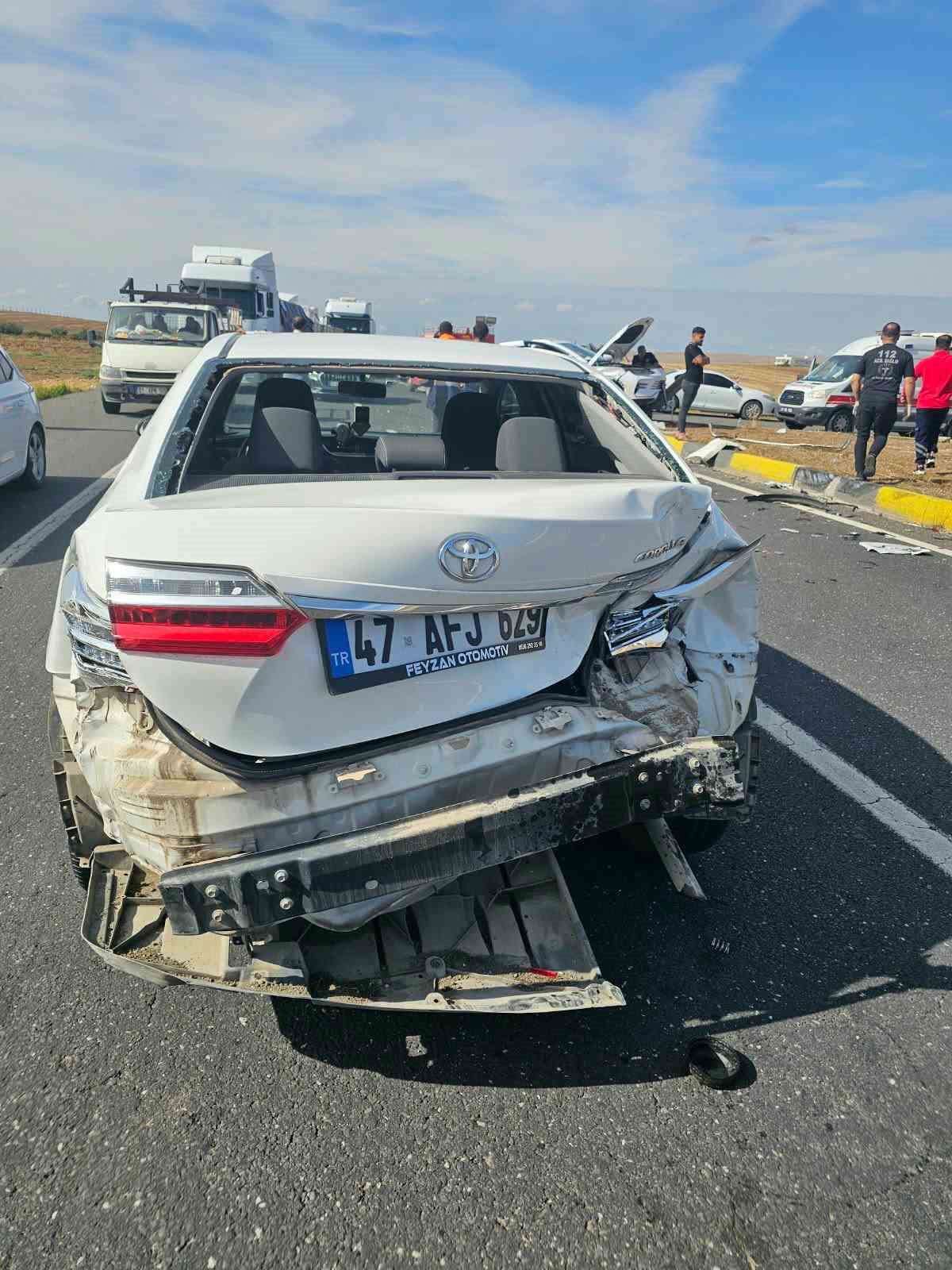 MARDİN'İN NUSAYBİN İLÇESİNDE 3 ARACIN KARIŞTIĞI ZİNCİRLEME TRAFİK KAZASINDA 5 KİŞİ...