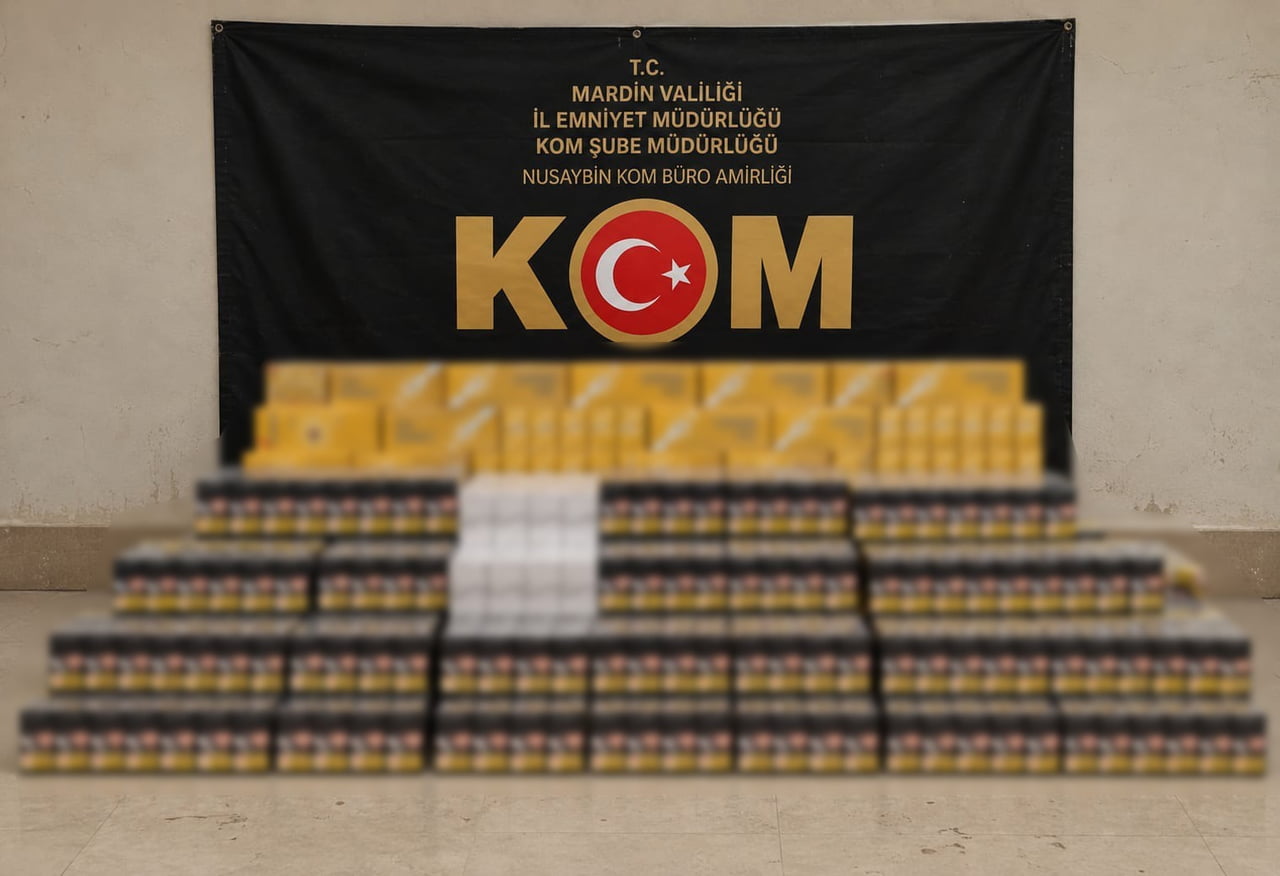 MARDİN'İN NUSAYBİN İLÇESİNDE BİR ARAÇTA YAPILAN ARAMADA 12 BİN 520 PAKET KAÇAK SİGARA ELE...