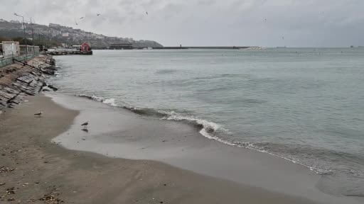 Marmara Denizi’nde fırtına etkili oluyor: Balıkçı tekneleri limana sığındı