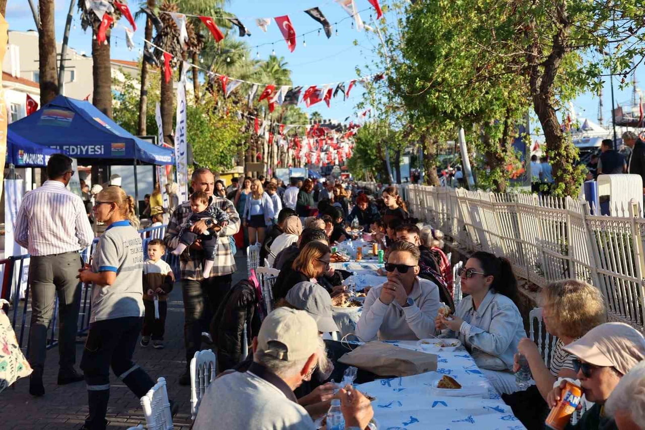 MARMARİS BELEDİYESİ’NİN CUMHURİYET’İN 103. YIL DÖNÜMÜ KUTLAMALARI KAPSAMINDA KORDON CADDESİ’NDE...