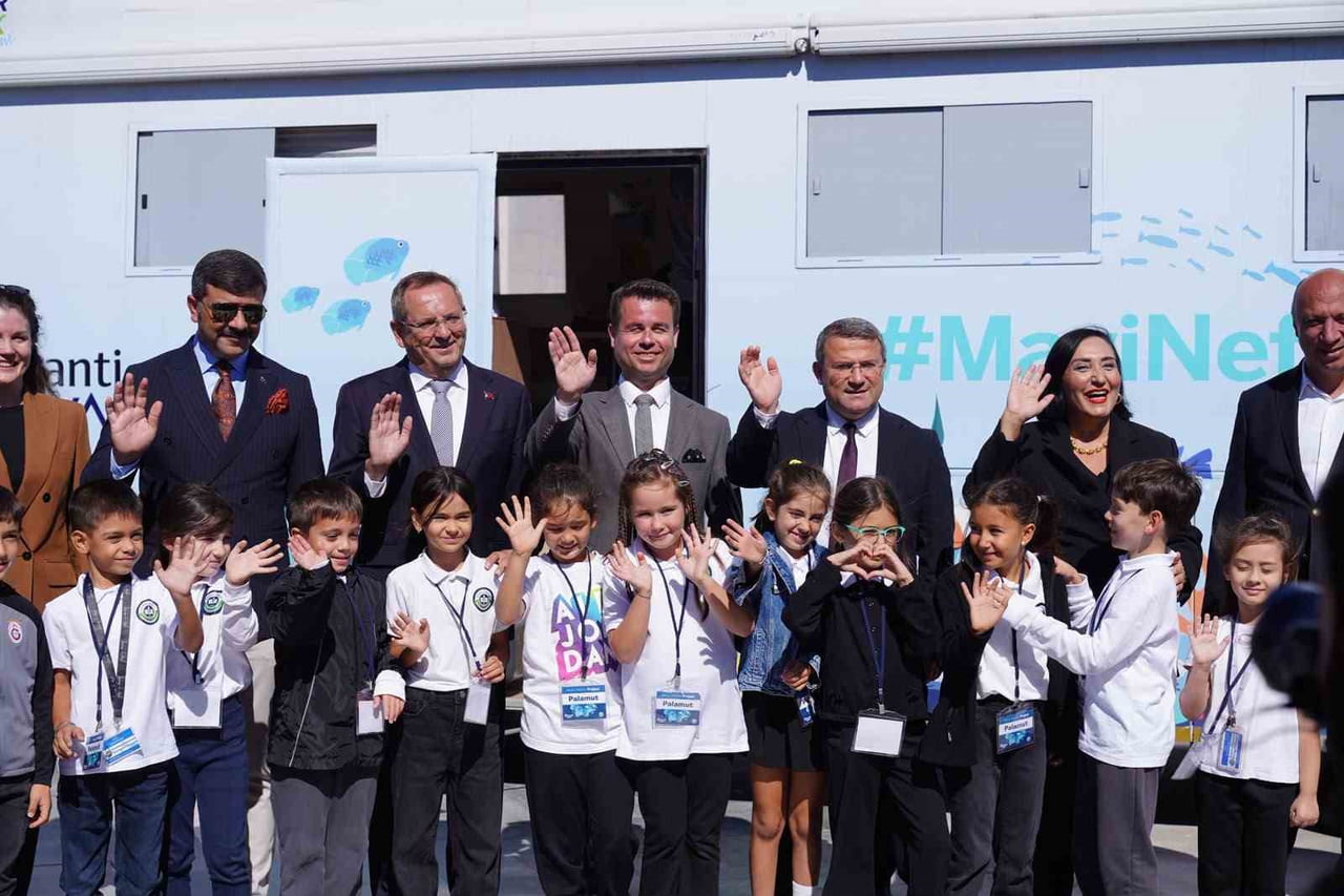 MAVİ NEFES EĞİTİM OTOBÜSÜ'NÜN İKİNCİ DURAĞI AYVALIK OLDU.