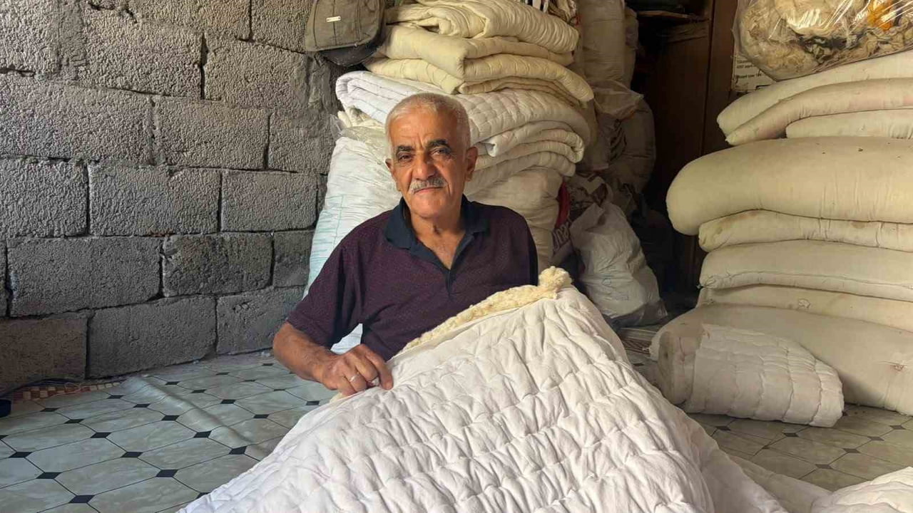 MEHMET DOĞANAY 54 YILDIR YORGANLARA İLMEK İLMEK EMEK İŞLİYOR