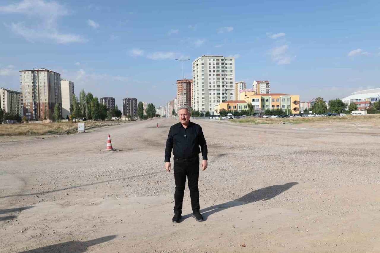 MELİKGAZİ BELEDİYE BAŞKANI DOÇ. DR. MUSTAFA PALANCIOĞLU; YENİ YAPILAN YOL İLE MELİKGAZİ'YE...