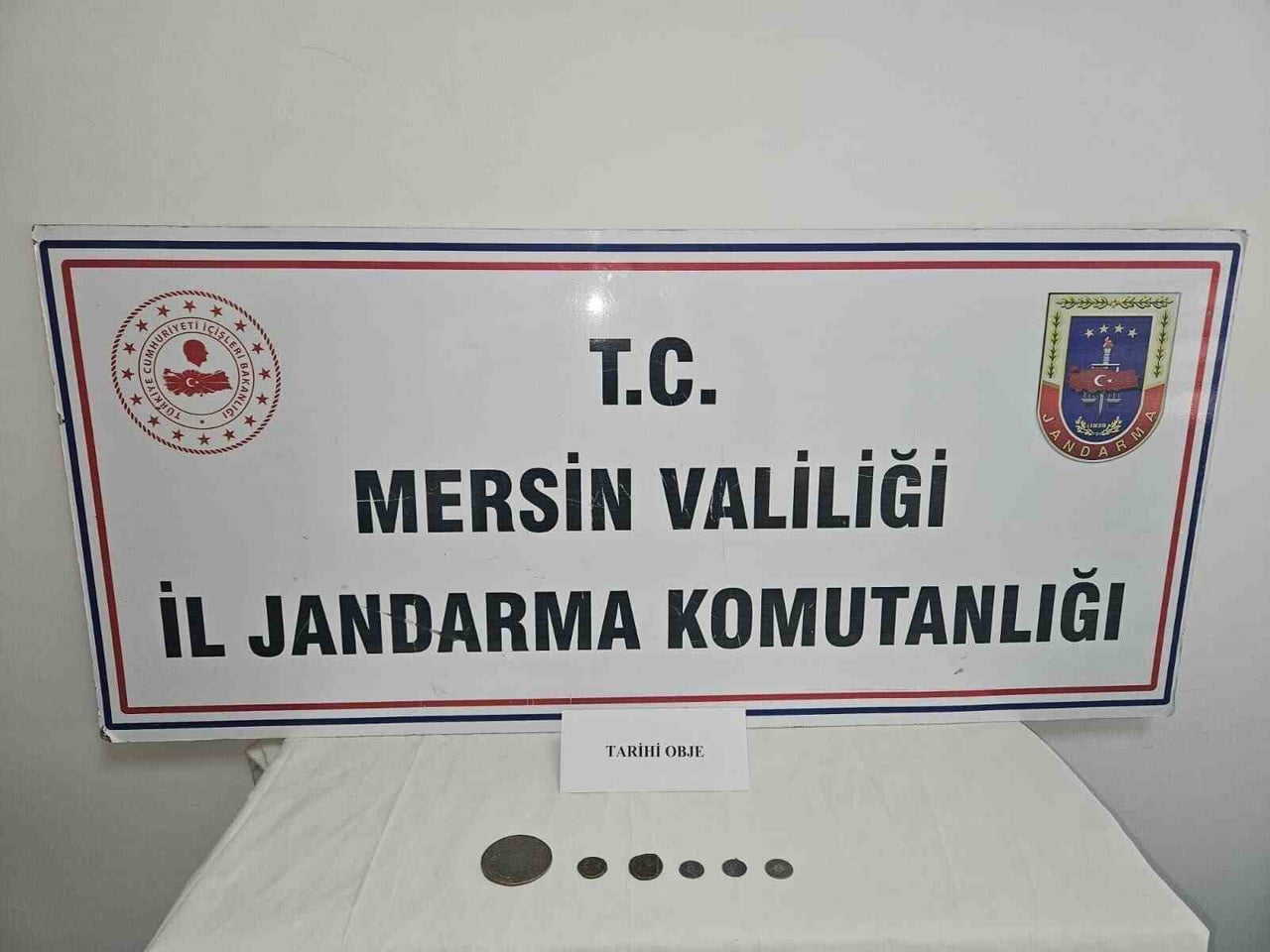 MERSİN'İN ANAMUR İLÇESİNDE JANDARMA EKİPLERİNİN YATIĞI ÇALIŞMADA TARİHİ ESER KAÇAKÇILIĞIYLA İLGİLİ...