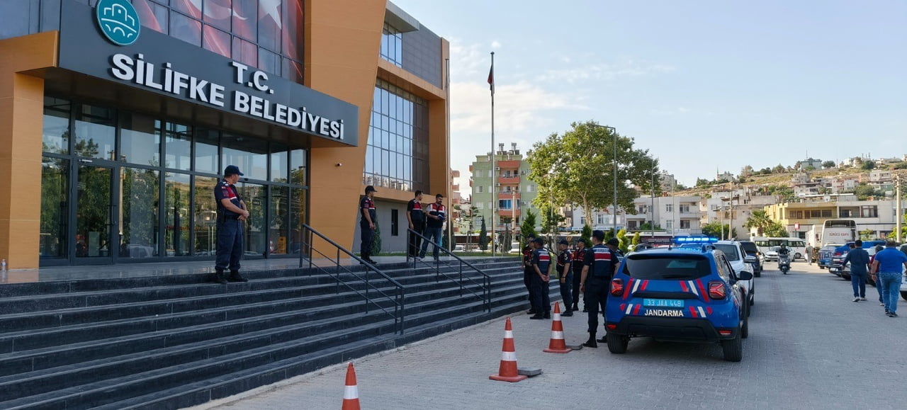 MERSİN'İN SİLİFKE İLÇESİNDE BELEDİYENİN İHALE, MAL VE HİZMET ALIMI, HAKEDİŞ, İMAR VE RUHSAT...
