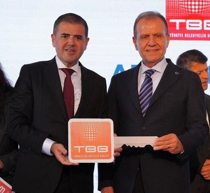 MERSİN BÜYÜKŞEHİR BELEDİYE BAŞKANI VAHAP SEÇER (SAĞDA) İLE MEZİTLİ BELEDİYE BAŞKANI AHMET SERKAN...