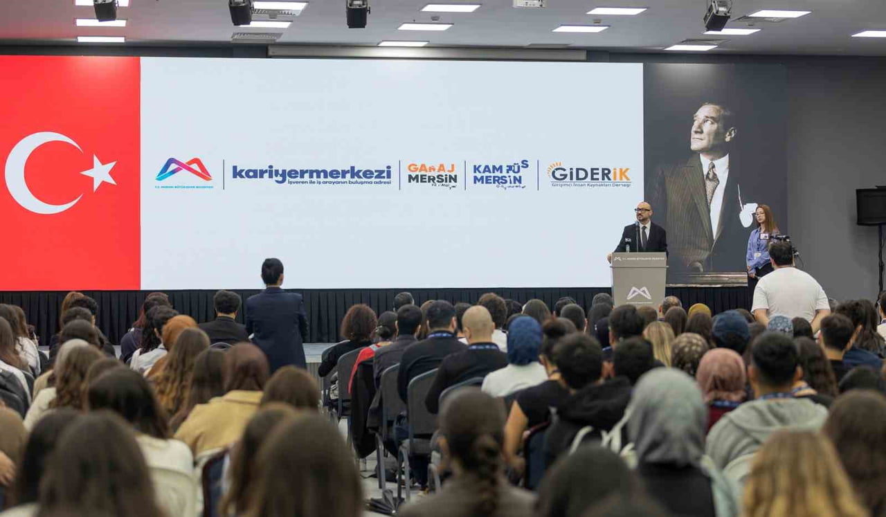 MERSİN BÜYÜKŞEHİR BELEDİYESİ KARİYER MERKEZİ EV SAHİPLİĞİNDE DÜZENLENEN 'DEVFEST MERSİN 2026'...