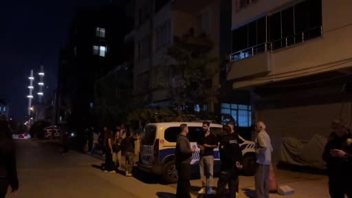 Mersin’de 3 katlı binada zemin çökmesi: 40 kişi tahliye edildi