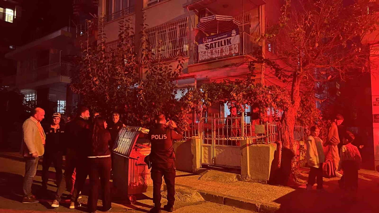 MERSİN’DE 3 KATLI BİR BİNANIN ZEMİNİNDE MEYDANA GELEN ÇÖKME NEDENİYLE 40 KİŞİ TEDBİR AMAÇLI...