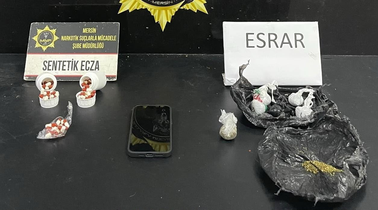MERSİN’DE UYUŞTURUCU MADDE TİCARETİ YAPAN SOKAK SATICILARINA YÖNELİK DÜZENLENEN OPERASYONDA 28...