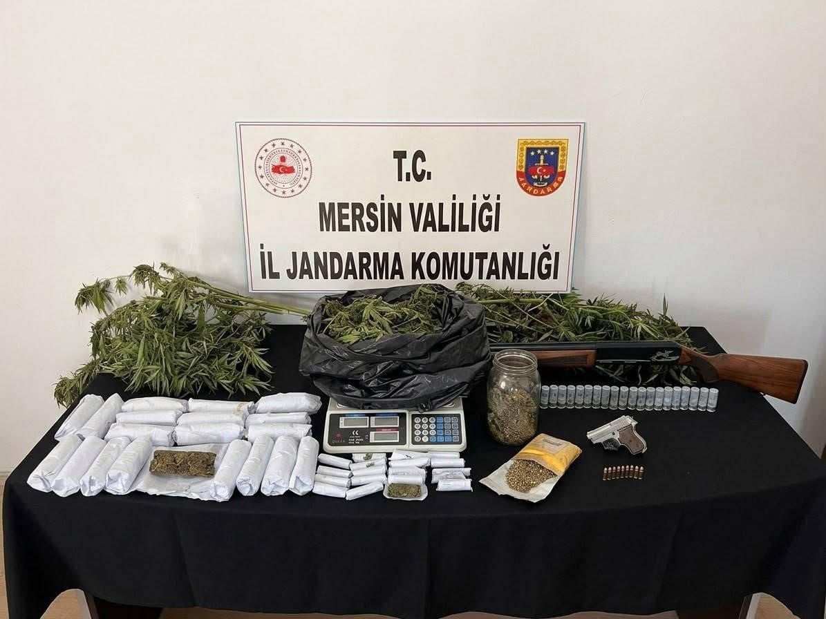 MERSİN’DE UYUŞTURUCU MADDE TİCARETİNE YÖNELİK DÜZENLENEN İKİ AYRI OPERASYONDA ÇEŞİTLİ UYUŞTURUCU...