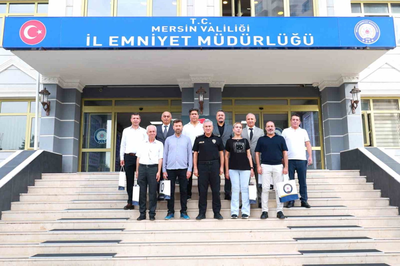 MERSİN İL EMNİYET MÜDÜRÜ FAHRİ AKTAŞ, EMEKLİYE AYRILAN POLİS MEMURLARINI MAKAMINDA AĞIRLAYARAK...