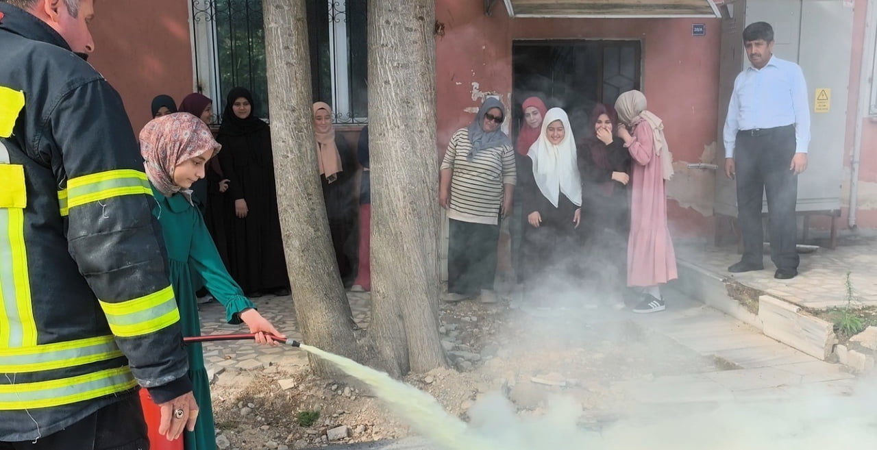 MERSİN’İN ANAMUR İLÇESİNDE MESCİD-İ AKSA KIZ KUR’AN KURSUNDA ÖĞRENCİ VE PERSONELE YÖNELİK YANGIN...