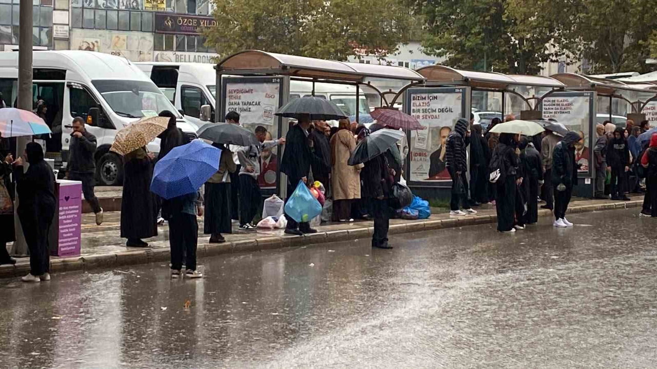 METEOROLOJİ 13. BÖLGE MÜDÜRLÜĞÜNÜN KUVVETLİ YAĞIŞ UYARISINDA BULUNDUĞU ELAZIĞ’DA SAĞANAK YAĞIŞ...