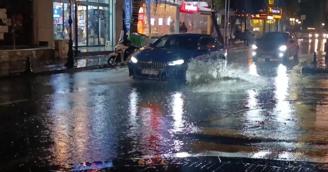 METEOROLOJİ GENEL MÜDÜRLÜĞÜNÜN UYARILARININ ARDINDAN TEKİRDAĞ’DA ÖĞLEDEN SONRA BAŞLAYAN ŞİDDETLİ...