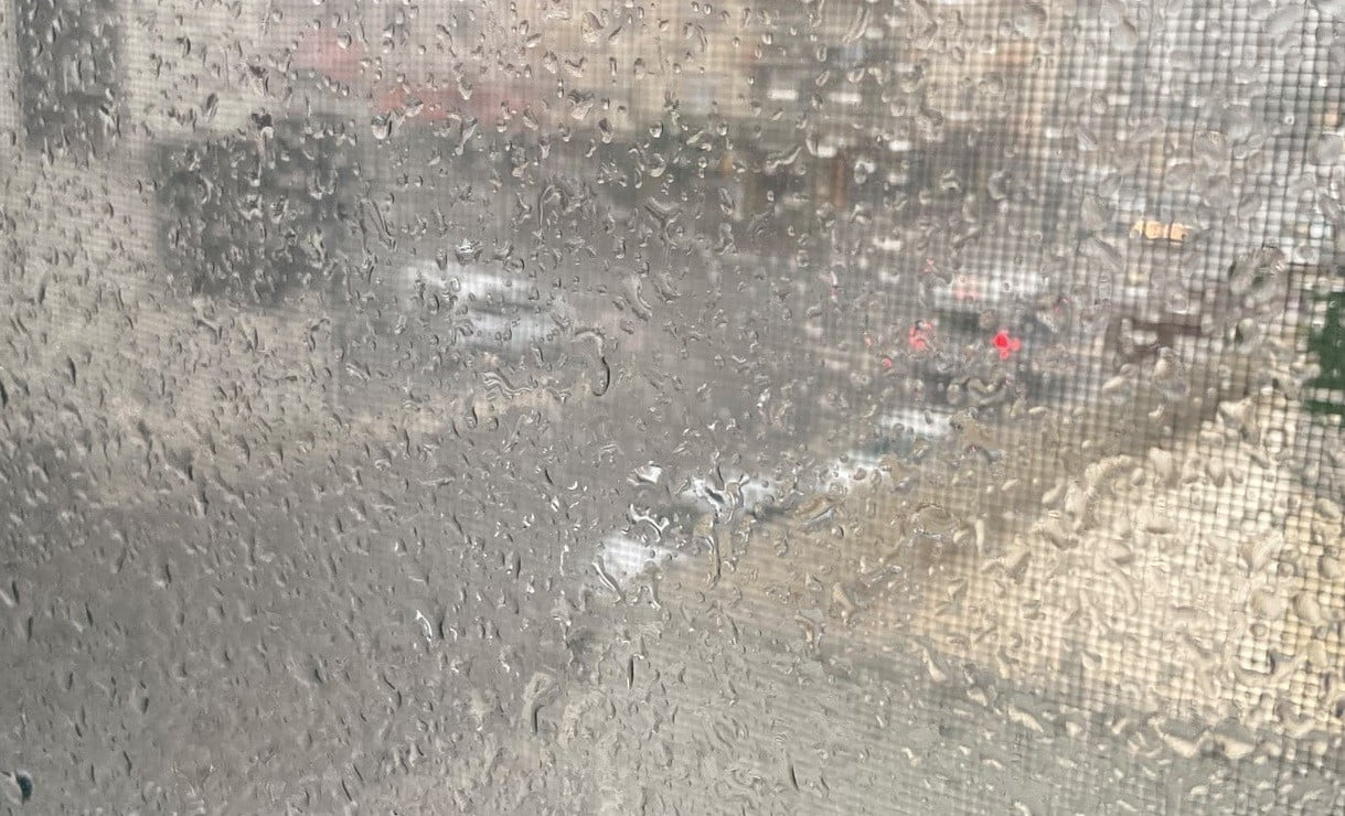 METEOROLOJİNİN UYARISINI YAPTIĞI YAĞIŞLI HAVA MERSİN’DE ETKİLİ OLUYOR.