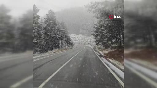 Mevsimin ilik karı Ankara'ya yağdı