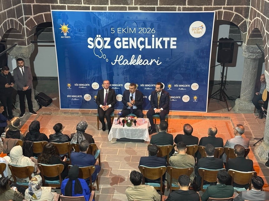 MİLLİ EĞİTİM BAKANI YUSUF TEKİN, HAKKÂRİ’DEKİ TEMASLARI KAPSAMINDA MEYDAN MEDRESESİ’NDE GENÇLERLE...