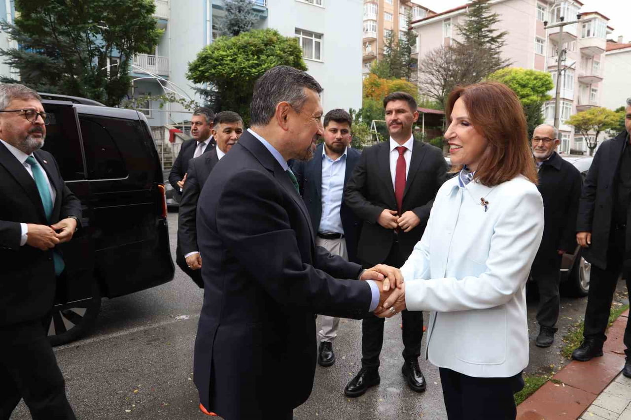 MİLLİYETÇİ HAREKET PARTİSİ (MHP) KÜTAHYA MİLLETVEKİLİ AHMET ERBAŞ (SOLDA) VE BERABERİNDEKİ HEYET...