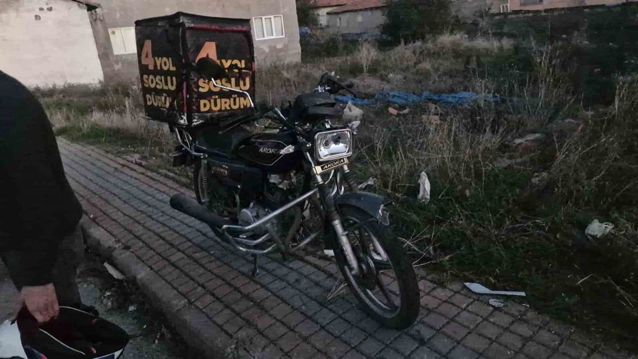 MOTOSİKLET OTOMOBİL İLE ÇARPIŞTI