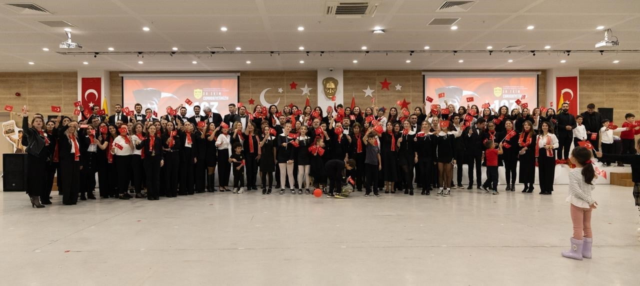 MTK KOLEJİ, 29 EKİM CUMHURİYET BAYRAMI’NI DÜZENLEDİĞİ TÖREN VE GÖSTERİLERLE COŞKUYLA...