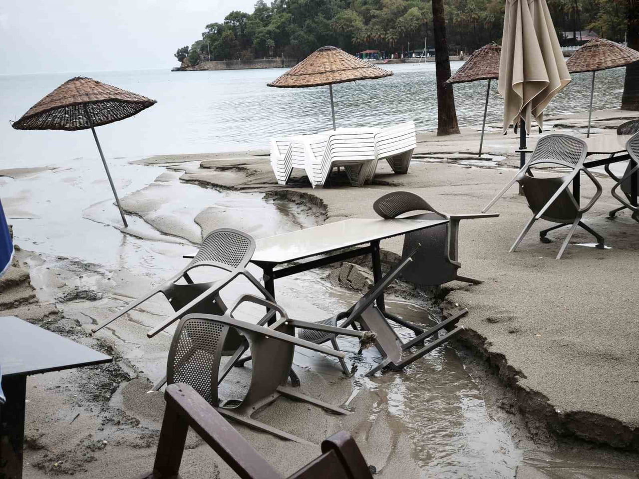 MUĞLA'DA METEOROLOJİ GENEL MÜDÜRLÜĞÜNÜN YAĞIŞ UYARISININ ARDINDAN ETKİLİ OLAN SAĞANAK, ULA İLÇESİ...