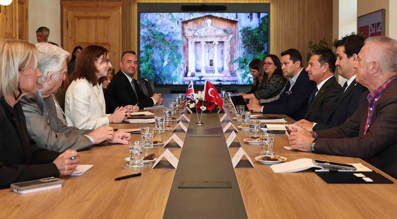 MUĞLA BÜYÜKŞEHİR BELEDİYE BAŞKANI AHMET ARAS, BİRLEŞİK KRALLIK’IN TÜRKİYE BÜYÜKELÇİSİ JENNİFER...